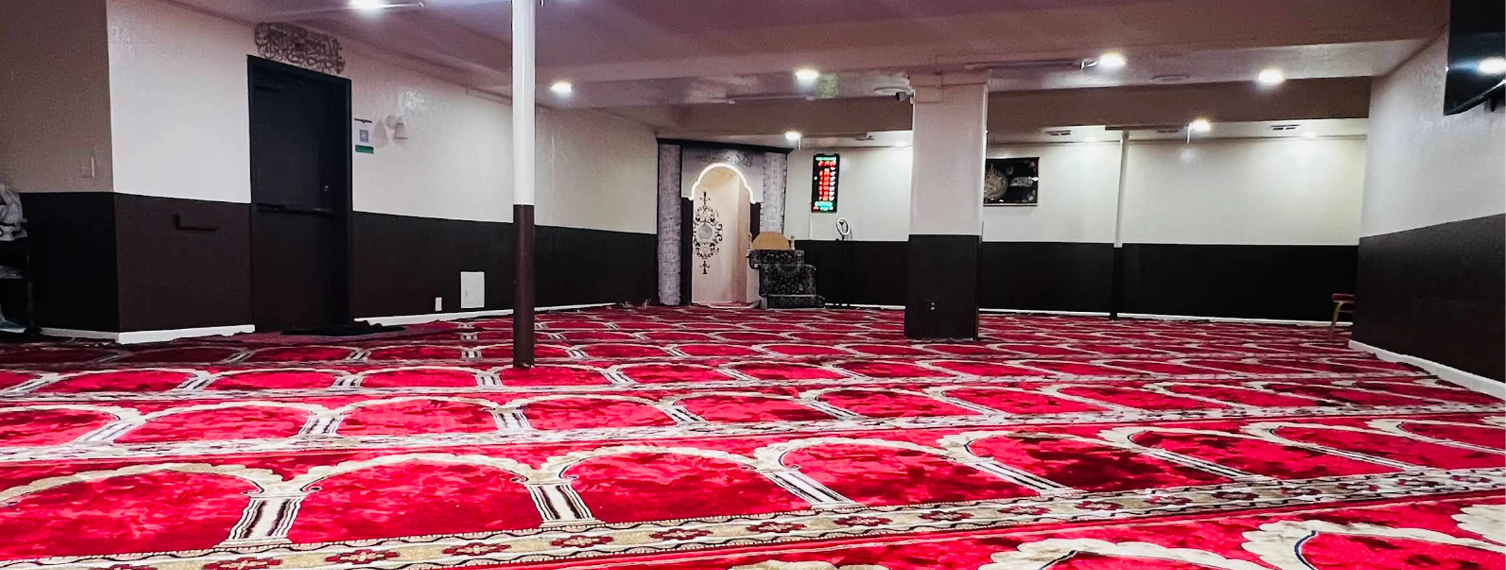 Exterior view of Hamza Jamia Mosque Sacramento building